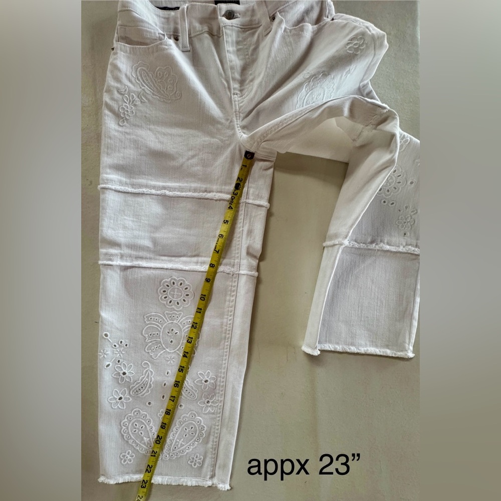 NWT TALBOTS PIECED EMBROIDERED WIDE LEG CROP JEANS WHITE (2P) - Picture 9 of 12